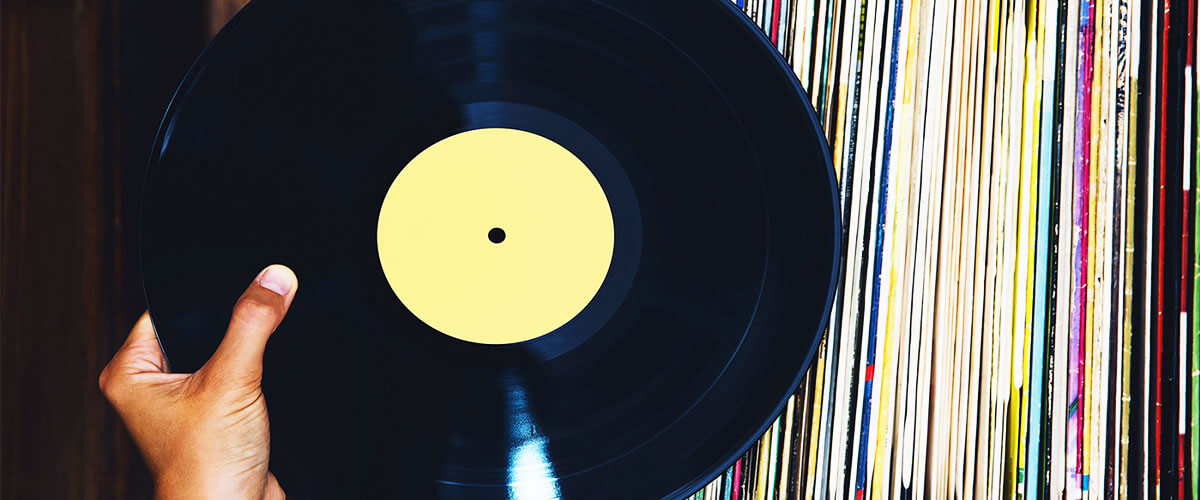 how many songs fit on a vinyl record overall